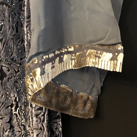 Stunning Carmen Marc Valvo beaded Velvet Gown: Size 12 - Picture 9 of 16